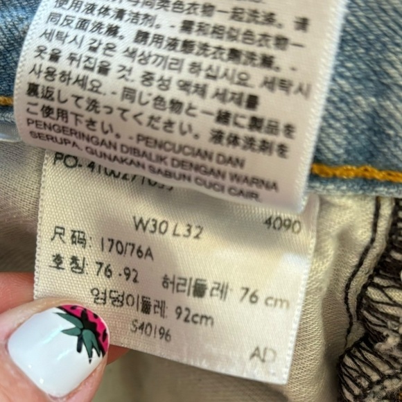 Upcycled Levi’s 569 Blue Jean Denim Distressed Shorts Women’s M/L Western Boho - Picture 11 of 12